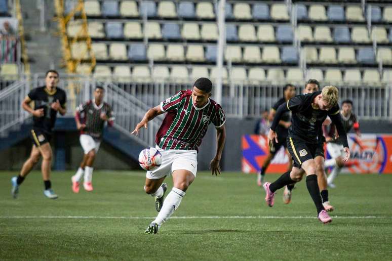 Fluminense, de Kelwin & Cia, n&atilde;o d&aacute; chance para o &Aacute;gua Santa e vence seu jogo de estreia na Copinha.
