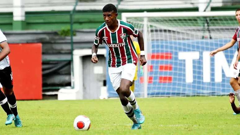 Cria do Fluminense, Wallace Davi faz parte de uma transa&ccedil;&atilde;o por Savarino &mdash;