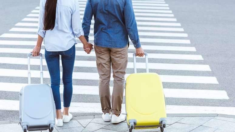 Mais do que supersti&ccedil;&atilde;o, a mala representa o desejo de mudan&ccedil;a, movimento e novas experi&ecirc;ncias, tornando-se um dos costumes mais conhecidos do Ano-Novo colombiano &ndash; depositphotos.com / AllaSerebrina