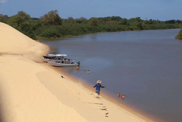 Ca&iacute;da do Morro, em Ilha Grande do Piau&iacute; 