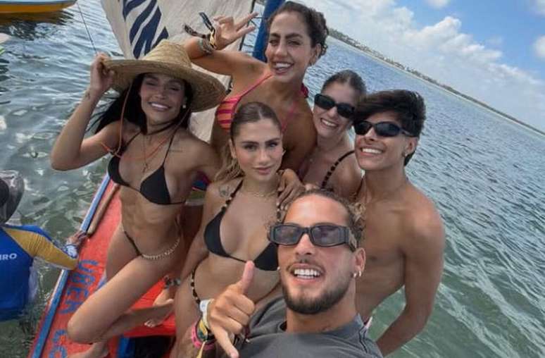 Novo casal seguiu curtindo as f&eacute;rias em Fernando de Noronha &ndash;