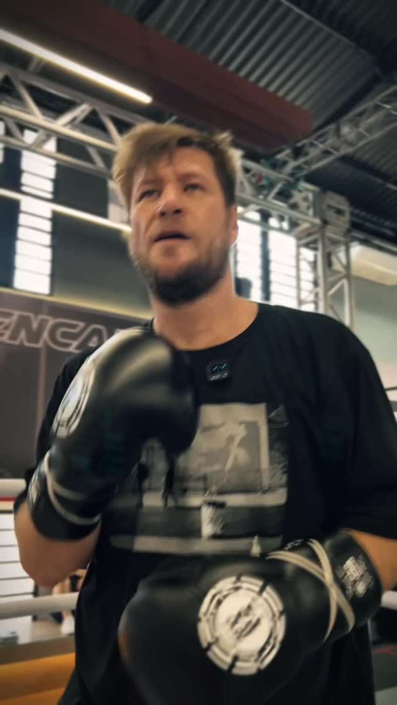 Diego Alem&atilde;o treina boxe 
