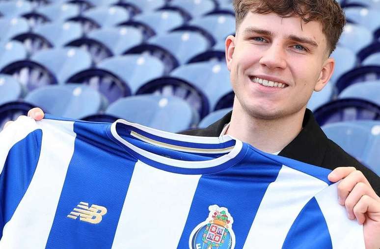 Oskar Pietuszewski assina pelo Porto até 2029 – Divulgação/FC Porto