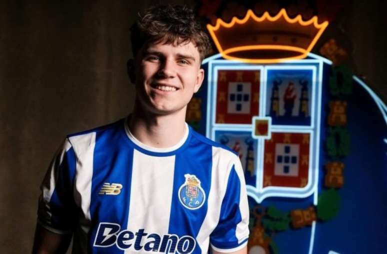 Oskar Pietuszewski assina pelo Porto até 2029 – Divulgação/FC Porto