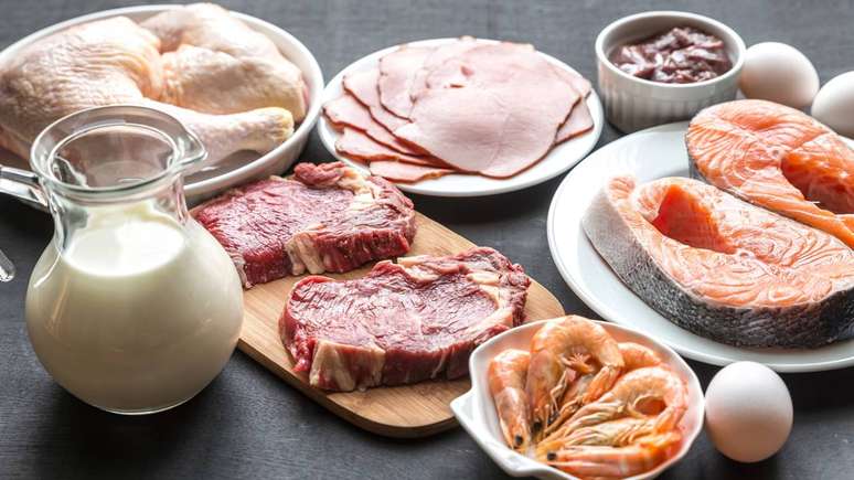 O excesso tamb&eacute;m merece cuidado: dietas muito hiperproteicas podem comprometer o equil&iacute;brio nutricional e exigem acompanhamento, especialmente em pessoas com doen&ccedil;as pr&eacute;-existentes &ndash; depositphotos.com / alex9500