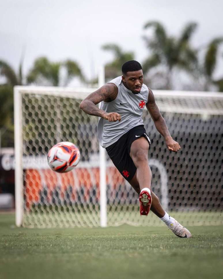 Leandrinho j&aacute; defendeu o Vasco em 26 jogos, marcou dois gols e deu uma assist&ecirc;ncia.