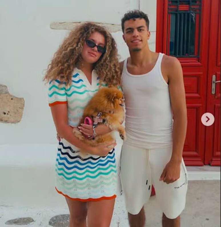 Sandra Kulusevska ao lado de Yasin Ayan, seu noivo e meia, tanto da sele&ccedil;&atilde;o sueca como do Brighton-