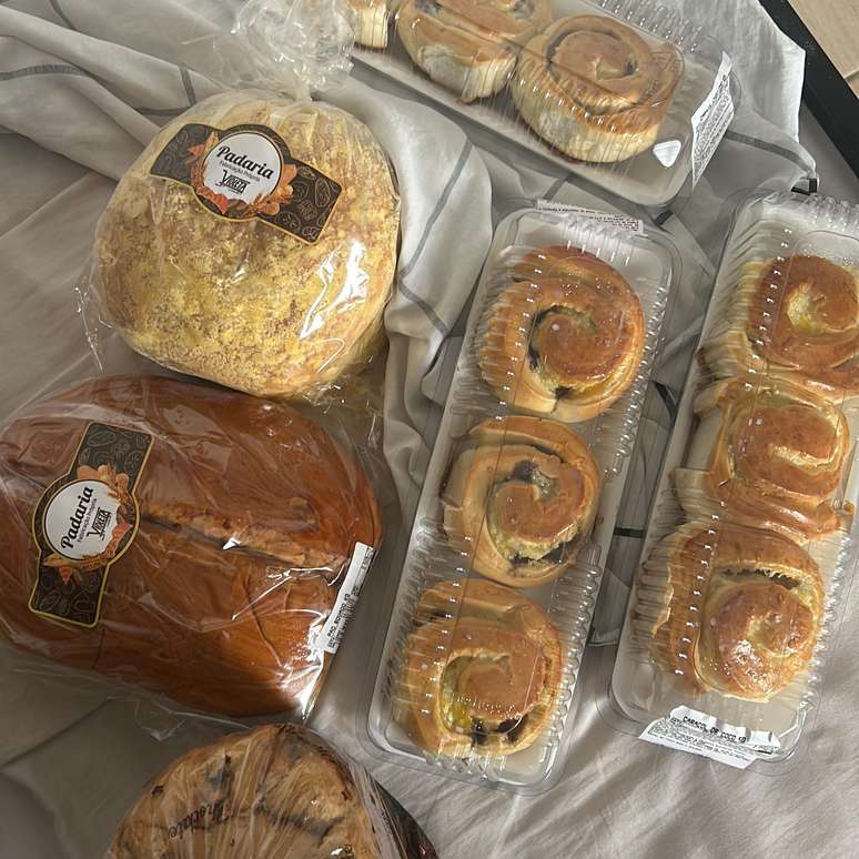 Registro de uma 'sacola surpresa' adquirida por Arthur Santana Domingues: '&Eacute; sempre uma experi&ecirc;ncia divertida, pela curiosidade do que vem dentro'