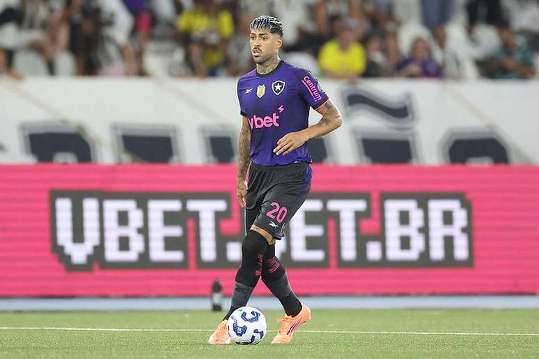 Barboza &eacute; uma esp&eacute;cie de senhor feudal da zaga do Botafogo &ndash;