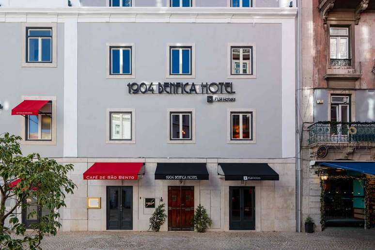 Registro da fachada do novo hotel em hist&oacute;rica sede do Benfica-