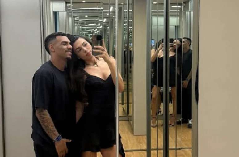 Registro de momento &iacute;ntimo do lateral Matheuzinho com a namorada P&eacute;tala Barreiros &ndash;