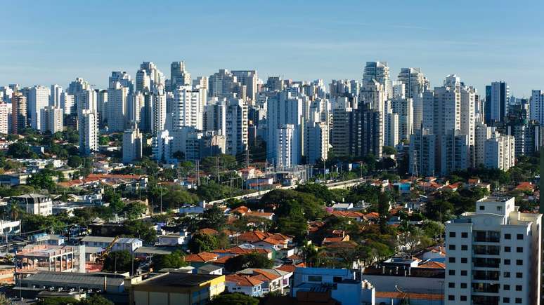 పచ్చని ప్రాంతాలను విస్తరించడానికి, జీవవైవిధ్యాన్ని బలోపేతం చేయడానికి మరియు మరిన్నింటికి సావో పాలో ప్రకృతి ఆధారిత పరిష్కారాలతో ఒక కేటలాగ్‌ను ప్రారంభించింది