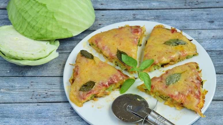 Pizza de repolho fit &ndash; Foto: Shuttersotck
