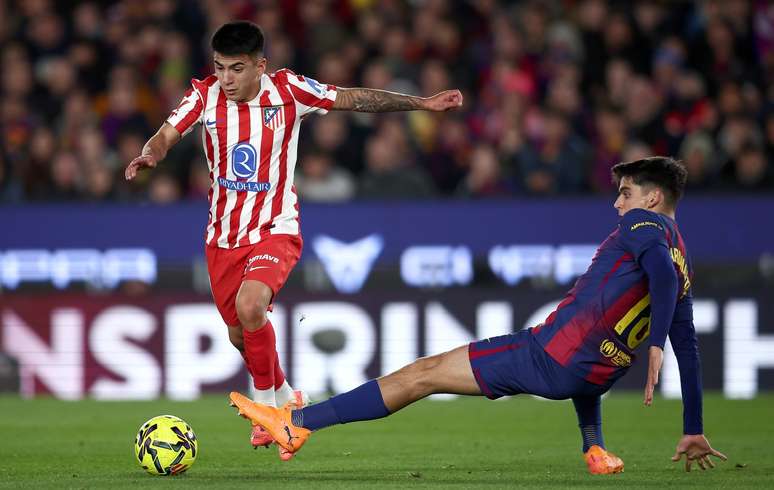 Almada durante partida do Atl&eacute;tico de Madrid contra o Barcelona 