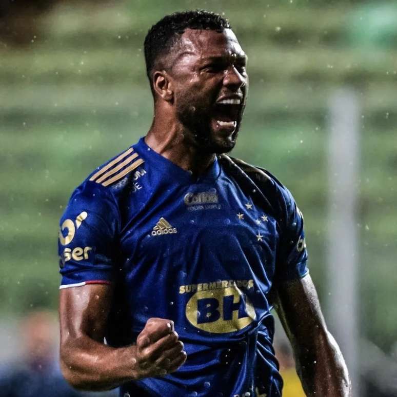 Igor Thiago em a&ccedil;&atilde;o com a camisa do Cruzeiro