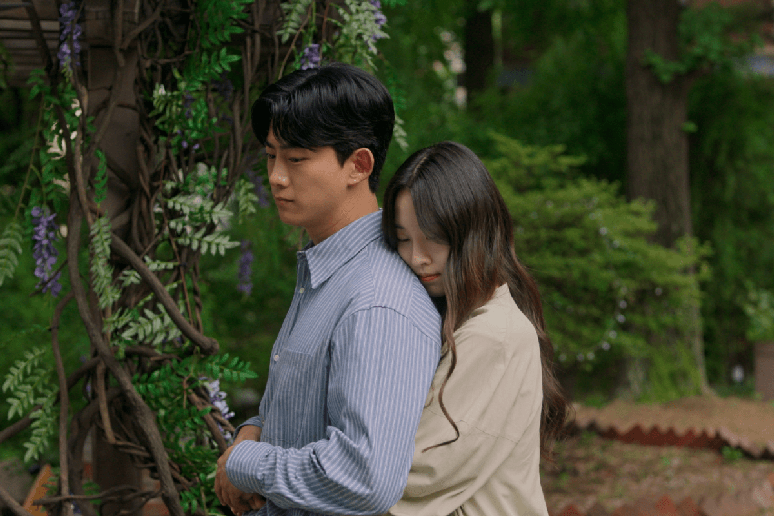 Em &ldquo;Bate Cora&ccedil;&atilde;o&rdquo;, um vampiro que sonha em se tornar humano cruza o caminho de uma mulher pr&aacute;tica, dando in&iacute;cio a uma conviv&ecirc;ncia marcada por sentimentos inesperados 