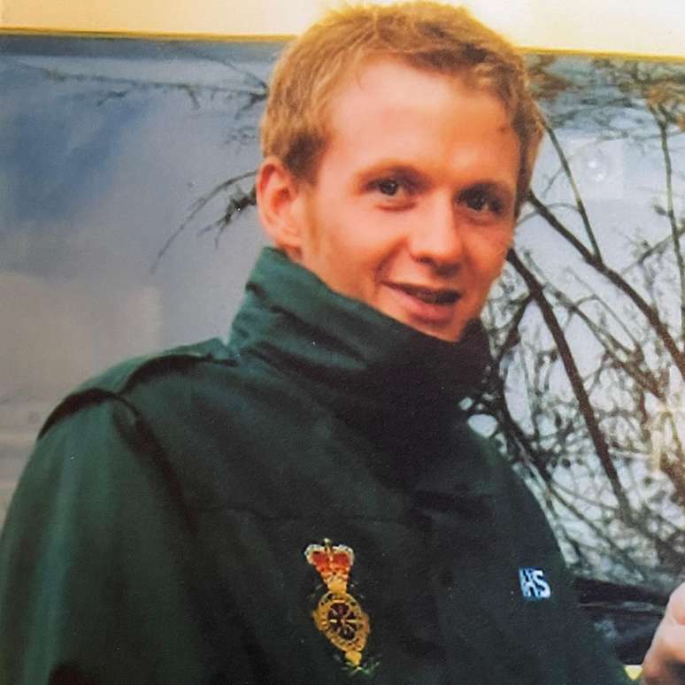 O filho de Joan, James Hodgkinson, de 28 anos, fazia treinamento para ser param&eacute;dico