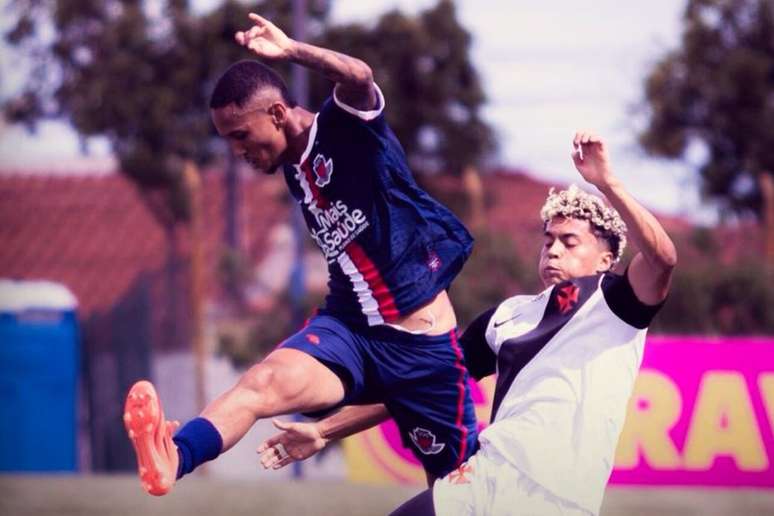 O Vasco perdeu para o Guanabara City mesmo com um jogador a mais durante todo o segundo tempo.