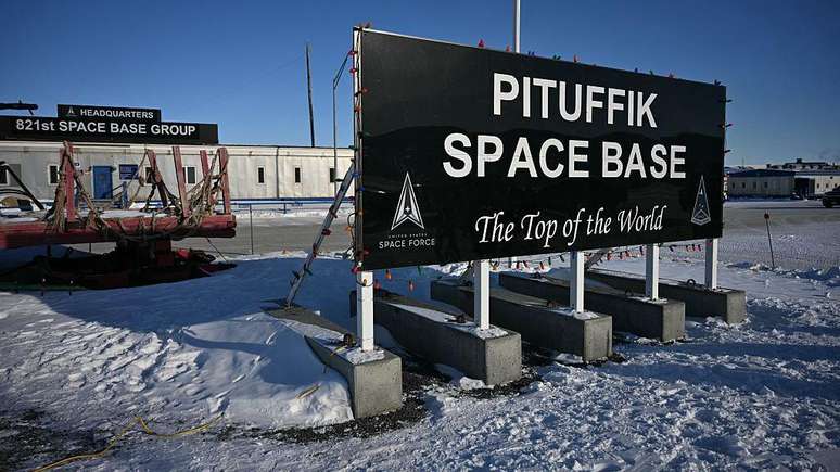 A base americana de Pituffik, na Groenl&acirc;ndia, foi criada para estabelecer esta&ccedil;&otilde;es de r&aacute;dio e postos militares, quando os nazistas ocuparam a Dinamarca durante a Segunda Guerra Mundial