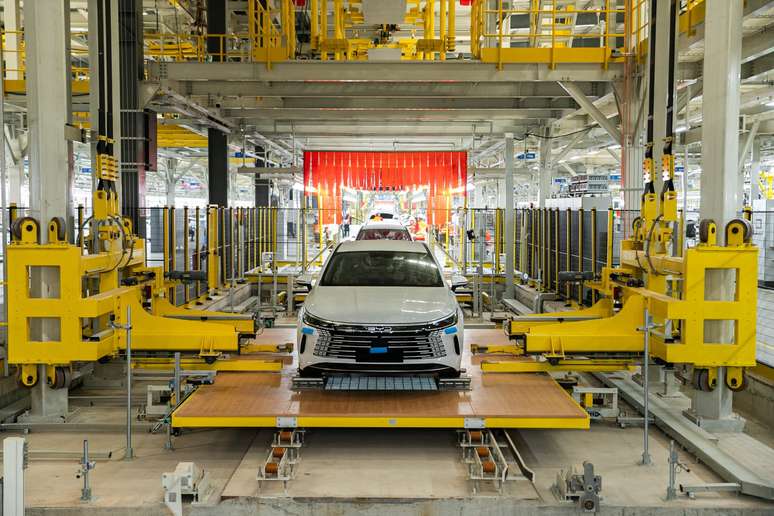 BYD King &eacute; montado na f&aacute;brica da marca chinesa em Cama&ccedil;ari (BA)