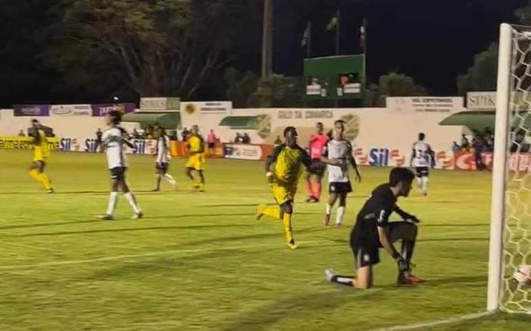 XV de Ja&uacute; e Corinthians, pela terceira rodada do Grupo 8 da Copinha 