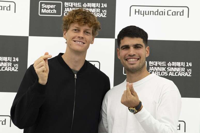 దక్షిణ కొరియాలో జరిగే ఎగ్జిబిషన్ మ్యాచ్‌లో టెన్నిస్ ఆటగాళ్లు తలపడనున్నారు