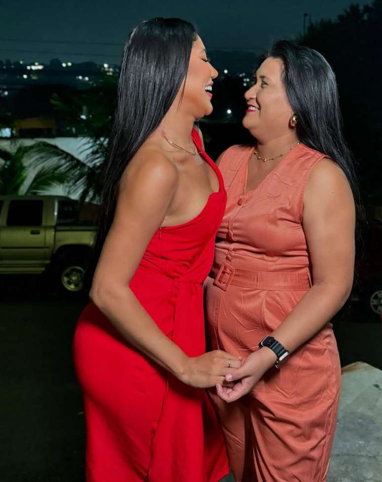  L&iacute;via Christina &eacute; casada com Inalda Garcia