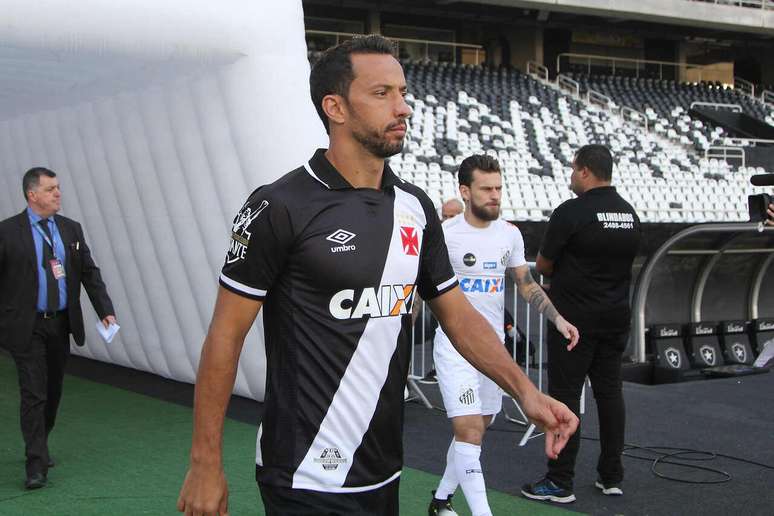 Passagem mais marcante de Nen&ecirc; no futebol brasileiro foi pelo Vasco &ndash;