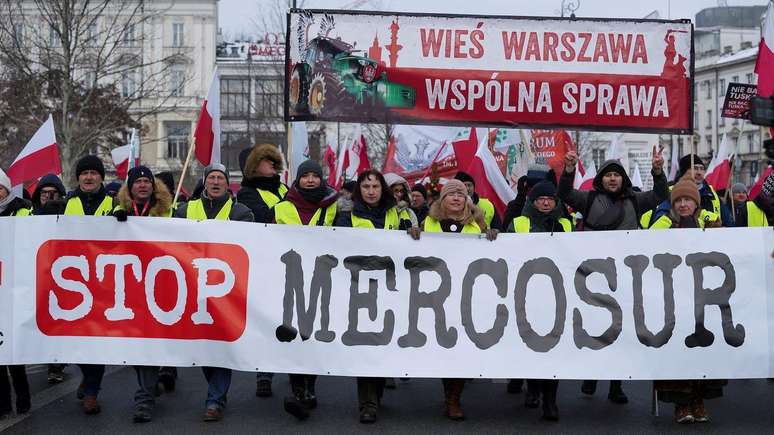 Protestos de fazendeiros em Vars&oacute;via: Pol&ocirc;nia &eacute; um dos pa&iacute;ses onde h&aacute; forte oposi&ccedil;&atilde;o ao acordo