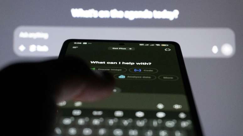 Ferramentas de IA ser&atilde;o mais usadas para espalhar desinforma&ccedil;&atilde;o durante per&iacute;odo eleitoral, avalia especialista