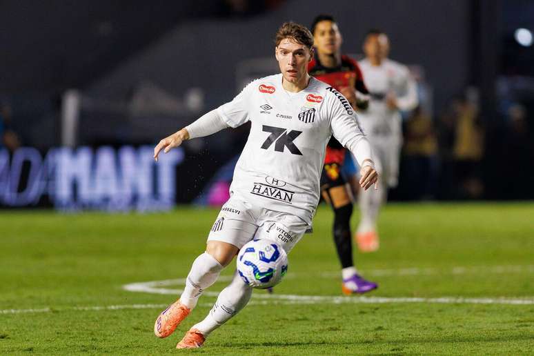 Benjamin Rollheiser (Santos) durante jogo contra o Sport Recife, no dia 28.11.2025 