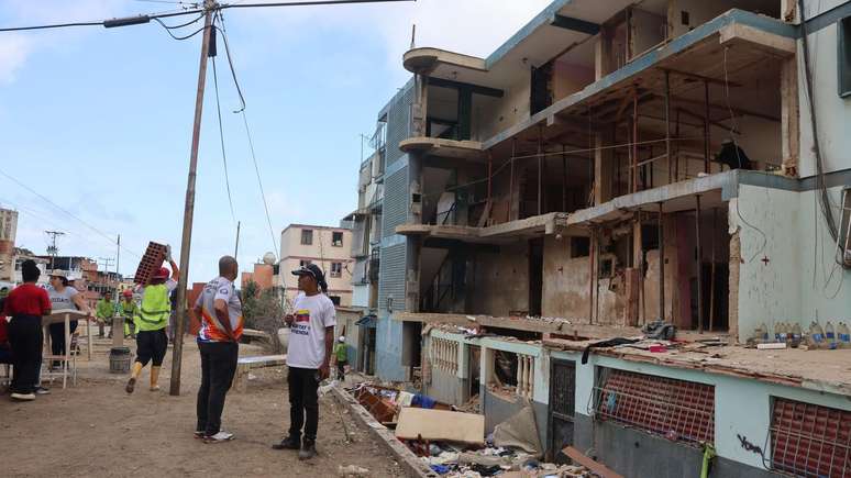 Pelo menos oito apartamentos foram destru&iacute;dos pelo m&iacute;ssil