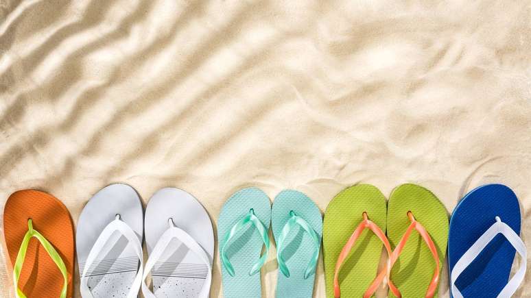 Equil&iacute;brio &eacute; a chave: para momentos de descanso, tudo bem. Para longos per&iacute;odos em p&eacute; ou caminhadas, prefira cal&ccedil;ados mais estruturados e proteja p&eacute;s e coluna &ndash; depositphotos.com / MicEnin