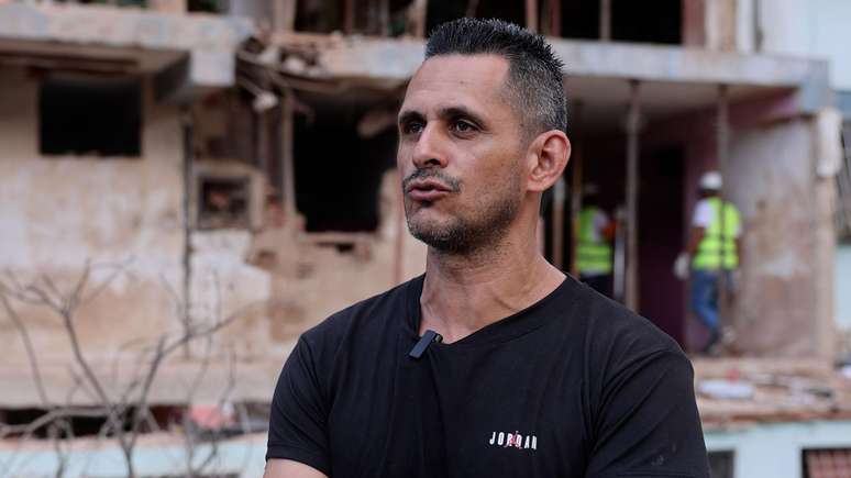 'A onda de expans&atilde;o me lan&ccedil;ou ao solo e senti que algo atingia minha cabe&ccedil;a', recorda Jes&uacute;s Linares