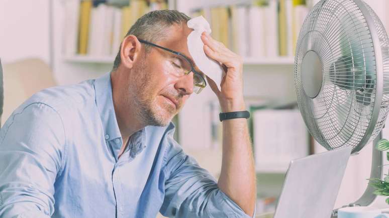 Em per&iacute;odos de calor intenso, especialistas em sa&uacute;de e defesa civil orientam medidas simples para reduzir os efeitos da can&iacute;cula &ndash; depositphotos.com / Amaviael