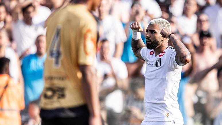 Gabigol comemorando seu gol pelo Santos