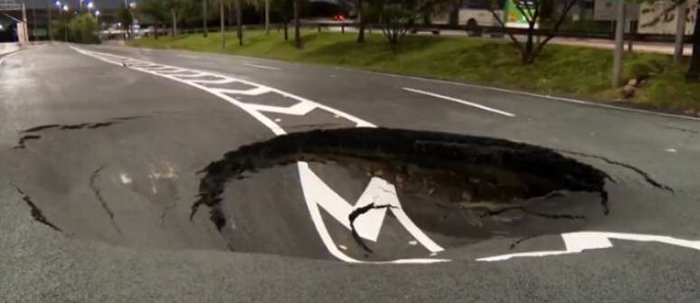 Cratera gerou congestionamento nesta sexta, 9.