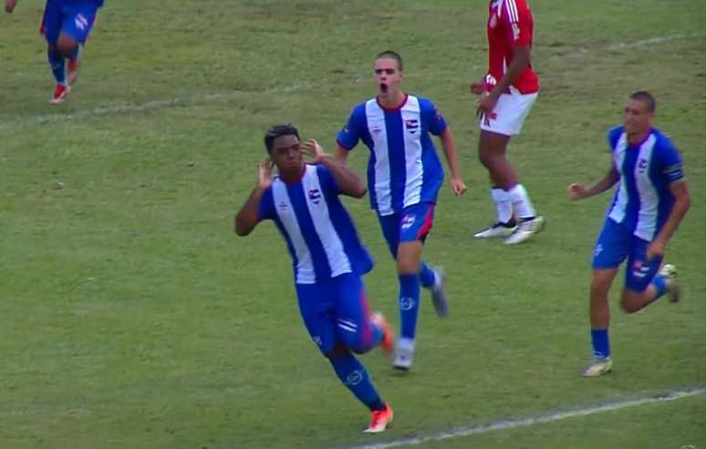 Matheus Barbalho comemora o primeiro gol do Nacional-SP &ndash;