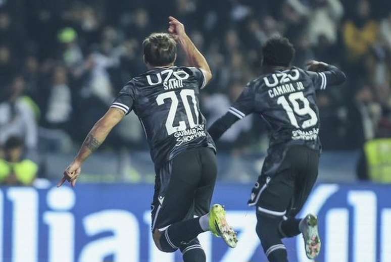 Jogadores do Vit&oacute;ria de Guimar&atilde;es celebram gol na final da Ta&ccedil;a da Liga &ndash;