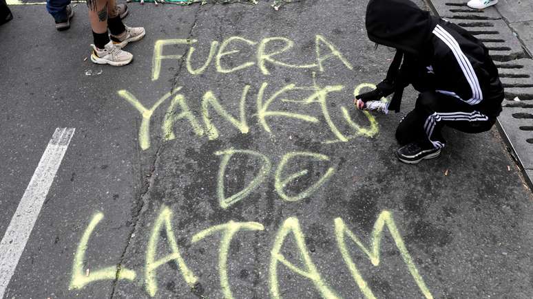 Protesto contra EUA em Bogot&aacute;: ataque &agrave; Venezuela deixou Am&eacute;rica Latina em alerta