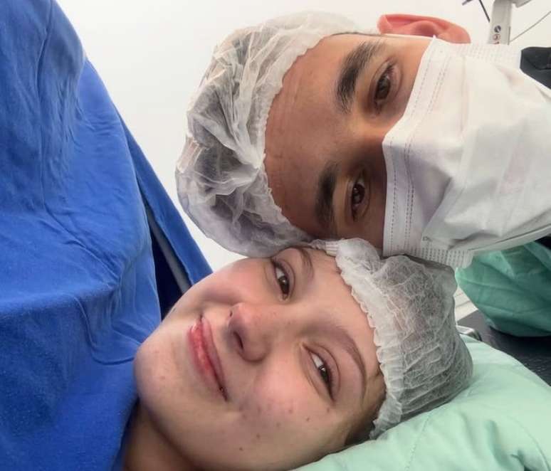 Isabel Veloso e Lucas Borbas no dia do parto de Arthur.