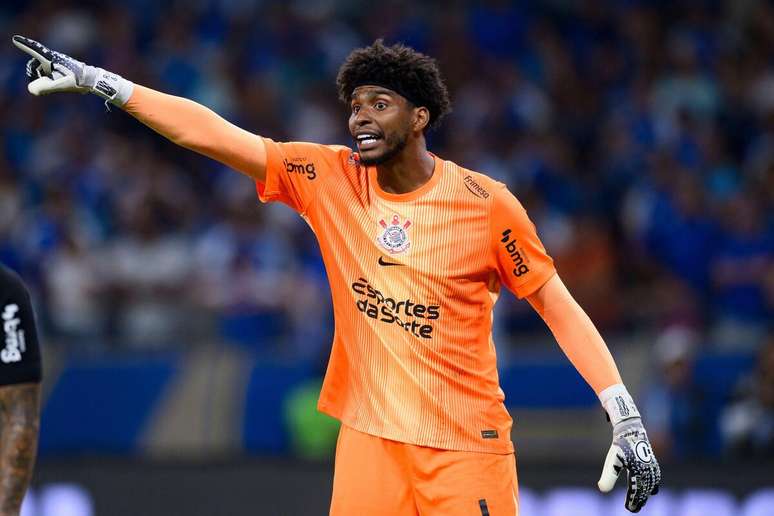 Hugo Souza (Corinthians) durante jogo contra o Cruzeiro, no dia 10.12.2025