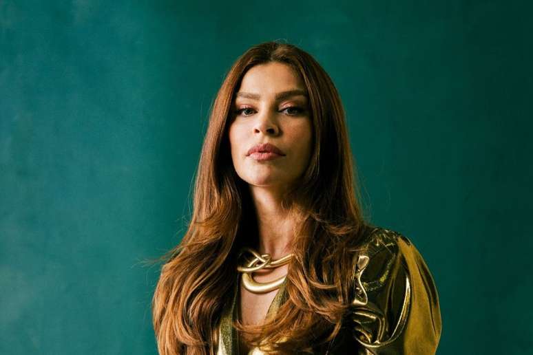 Grazi Massafera caracterizada como Arminda