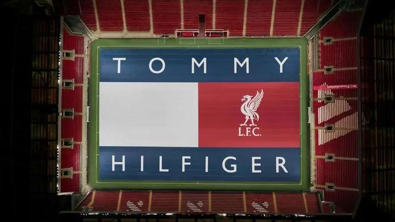 Parceria entre Liverpool e Tommy Hilfiger se torna hist&oacute;rica e marcante por iniciativa solid&aacute;ria &ndash;