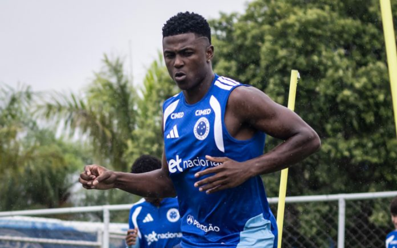 Villarreal em treino pelo Cruzeiro. 