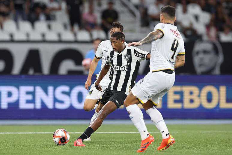Yarlen n&atilde;o conseguiu ter sequ&ecirc;ncia no Botafogo.