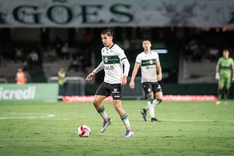 Mateus Dias marcou o segundo gol do Coritiba contra o Londrina 