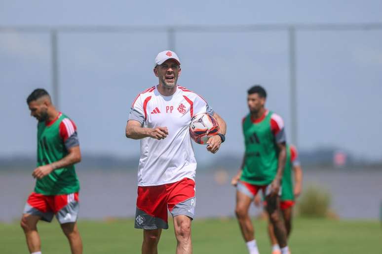 T&eacute;cnico Paulo Pezzolano j&aacute; fez algumas recomenda&ccedil;&otilde;es a diretoria como o volante C&eacute;sar Ara&uacute;jo &ndash;