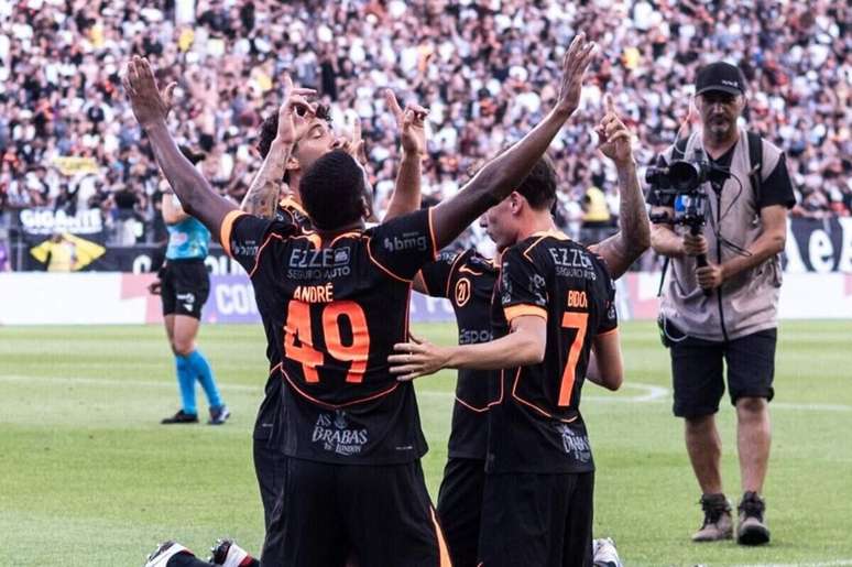 Corinthians atropelou a Ponte Preta e venceu por 3 a 0 na estreia do Paulist&atilde;o &ndash;