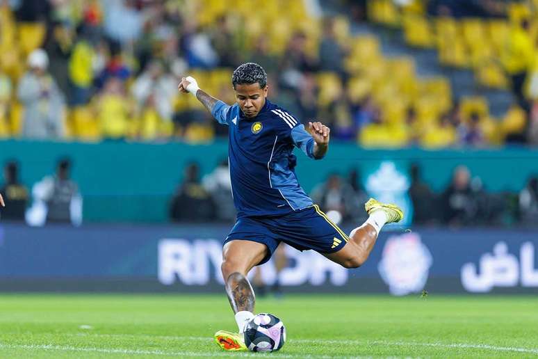 Wesley durante aquecimento do Al-Nassr &ndash;